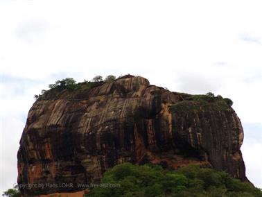 Sigirya-Rock,_Buddha_of_Aukana,_DSC06210B_H600