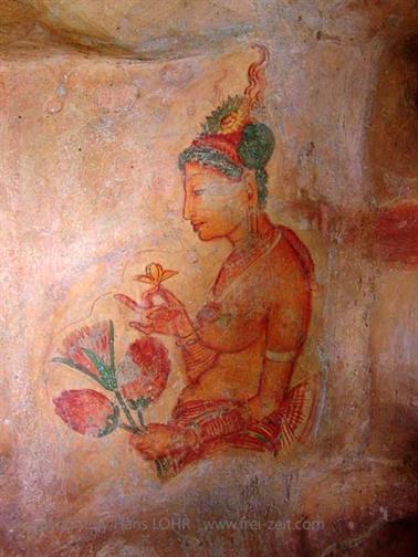 Sigirya-Rock,_Buddha_of_Aukana,_DSC06231B_H600