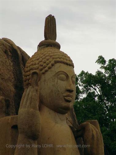 Sigirya-Rock,_Buddha_of_Aukana,_DSC06271B_H600