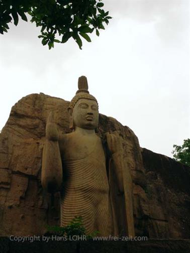 Sigirya-Rock,_Buddha_of_Aukana,_DSC06273B_H600
