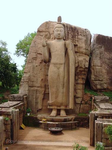 Sigirya-Rock,_Buddha_of_Aukana,_DSC06274B_H600