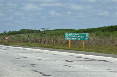 Drive_to_Cayo_Santa_Maria,_DSC2676_b_B740