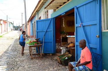Historical_Center_of_Trinidad,_DSC_9375_b_H600