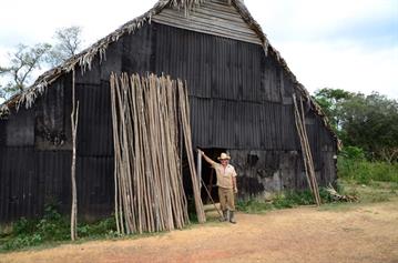 Tobacco-Farmer,_Pinar_del_Rio,_DSC_9025_b_H600