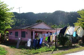 Vinales_Valley,_DSC_8891_b_H600