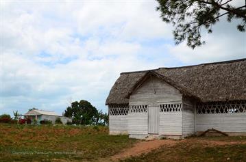 Vinales_Valley,_DSC_9012_b_H600