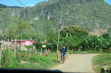 Vinales_Village,_DSC_8898_b_H600