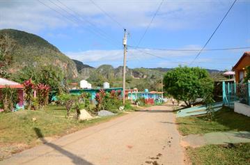 Vinales_Village,_DSC_8910_b_H600