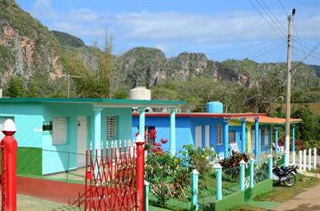 Vinales_Village,_DSC_8915_b_H600