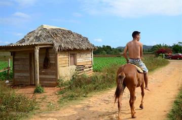 Vinales_Village,_DSC_8927_b_H600