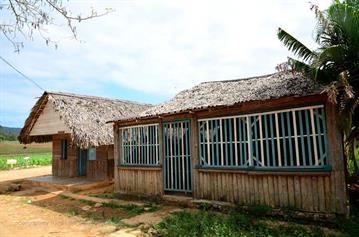 Vinales_Village,_DSC_8931_b_H600