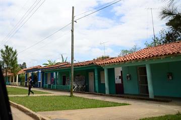 Vinales_Village,_DSC_8976_b_H600