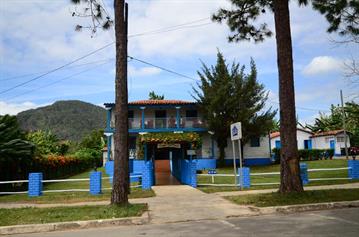 Vinales_Village,_DSC_8977_b_H600