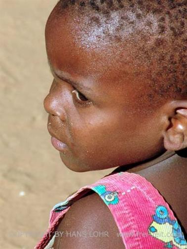 KENYA_2007,_Bob_and_his_village,_DSC04252H488
