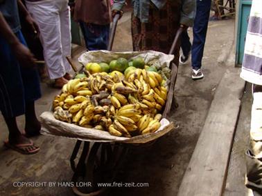KENYA_2007,_Market_in_Ukunda,_DSC06065H488