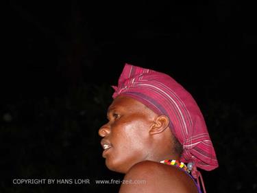 KENYA_2007,_Massai_Entertainment,_DSC04329H488