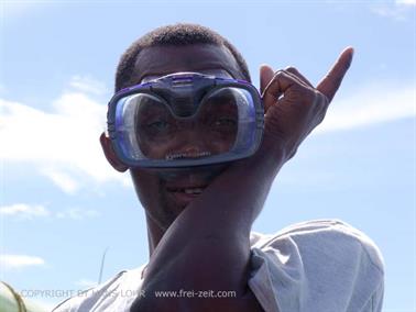 KENYA_2007,_Swimming_with_Dolfins,_DSC04541H488