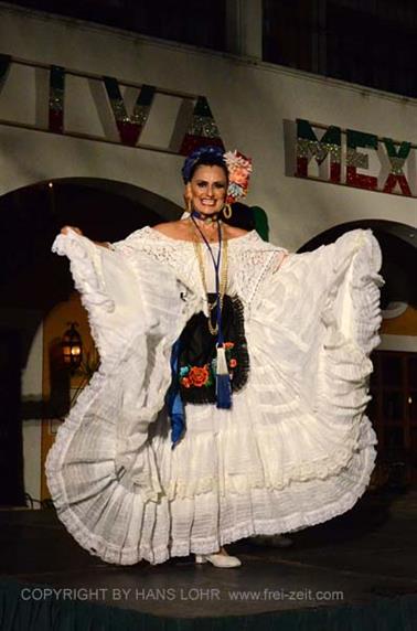 Dreams-Resort-und-Spa-Tulum,-Folkloreshow,_DSC_6603_b_H600Px