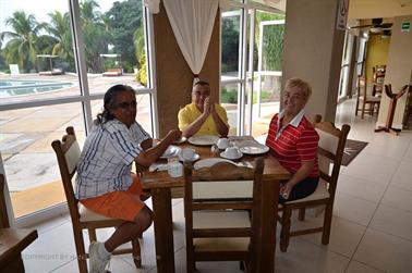 Hotel-Uxmal-Resort-Maya,_DSC_5350_b_H600Px