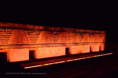 Uxmal-Light--and-Sound-Show,_DSC_5324_b_H600Px