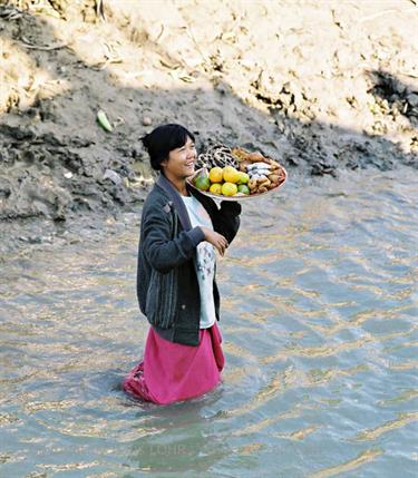 Cruise_Mandalay_to_Bagan,_Myanmar,_377F1030002B_H600