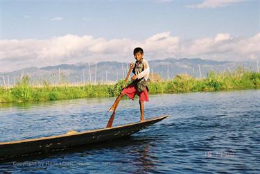 Inle_Lake,_Myanmar,_087F1050020B_H600