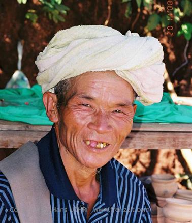 Pindaya,_Myanmar,_191F1030012B_H600