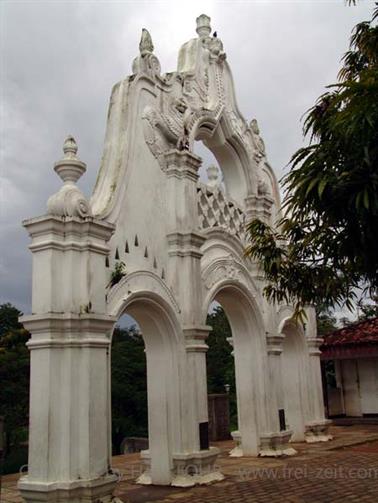 Colombo_sightseeing,_DSC05901B_H600