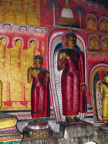 Dambulla_monastery,_Spicy-Farm,_Kandy,_DSC06352B_H600