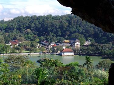 Dambulla_monastery,_Spicy-Farm,_Kandy,_DSC06413B_H600