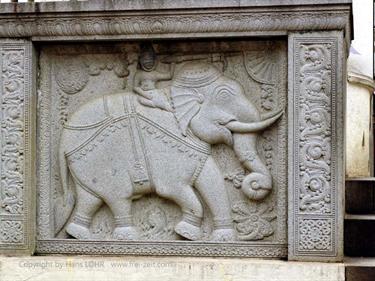 Kandy,_the_temple_of_the_holy_tooth,_DSC06605B_H600