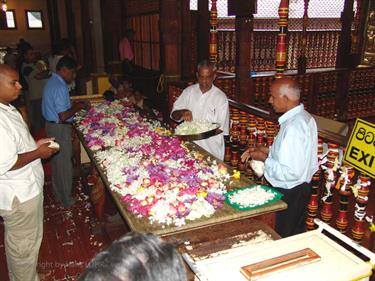 Kandy,_the_temple_of_the_holy_tooth,_DSC06614B_H600